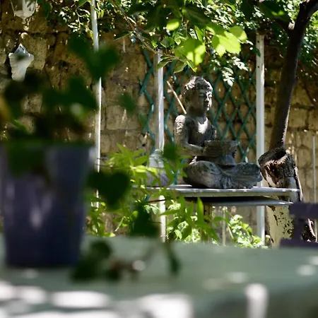 Couette-café Giardino Segreto 2*