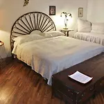 B&B Giardino Segreto - Via Foria 216 Ammezzato 4*