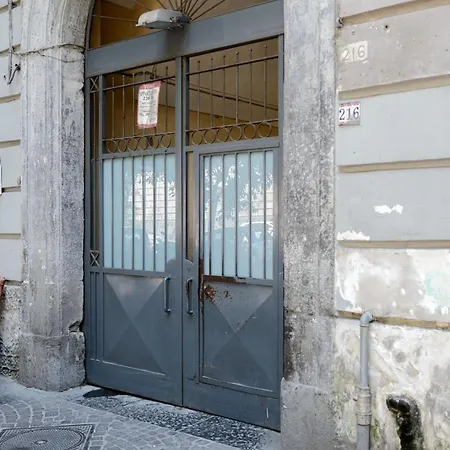 Giardino Segreto - Via Foria 216 Ammezzato Bed & Breakfast Neapel