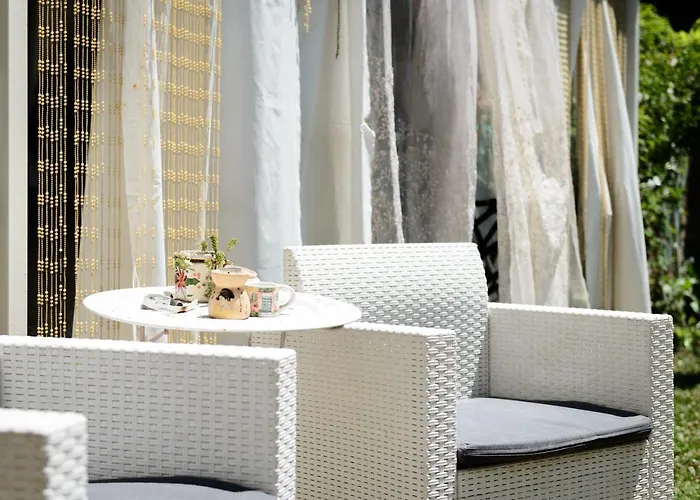 Bed & Breakfast Giardino Segreto - Via Foria 216 Ammezzato 3*