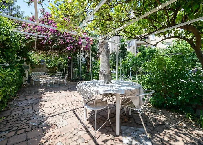 Bed & Breakfast Giardino Segreto - Via Foria 216 Ammezzato