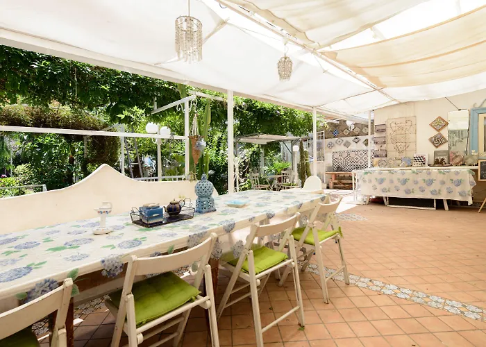 Giardino Segreto - Via Foria 216 Ammezzato 3*