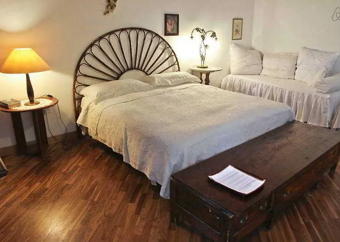 Bed & Breakfast Giardino Segreto - Via Foria 216 Ammezzato 3*
